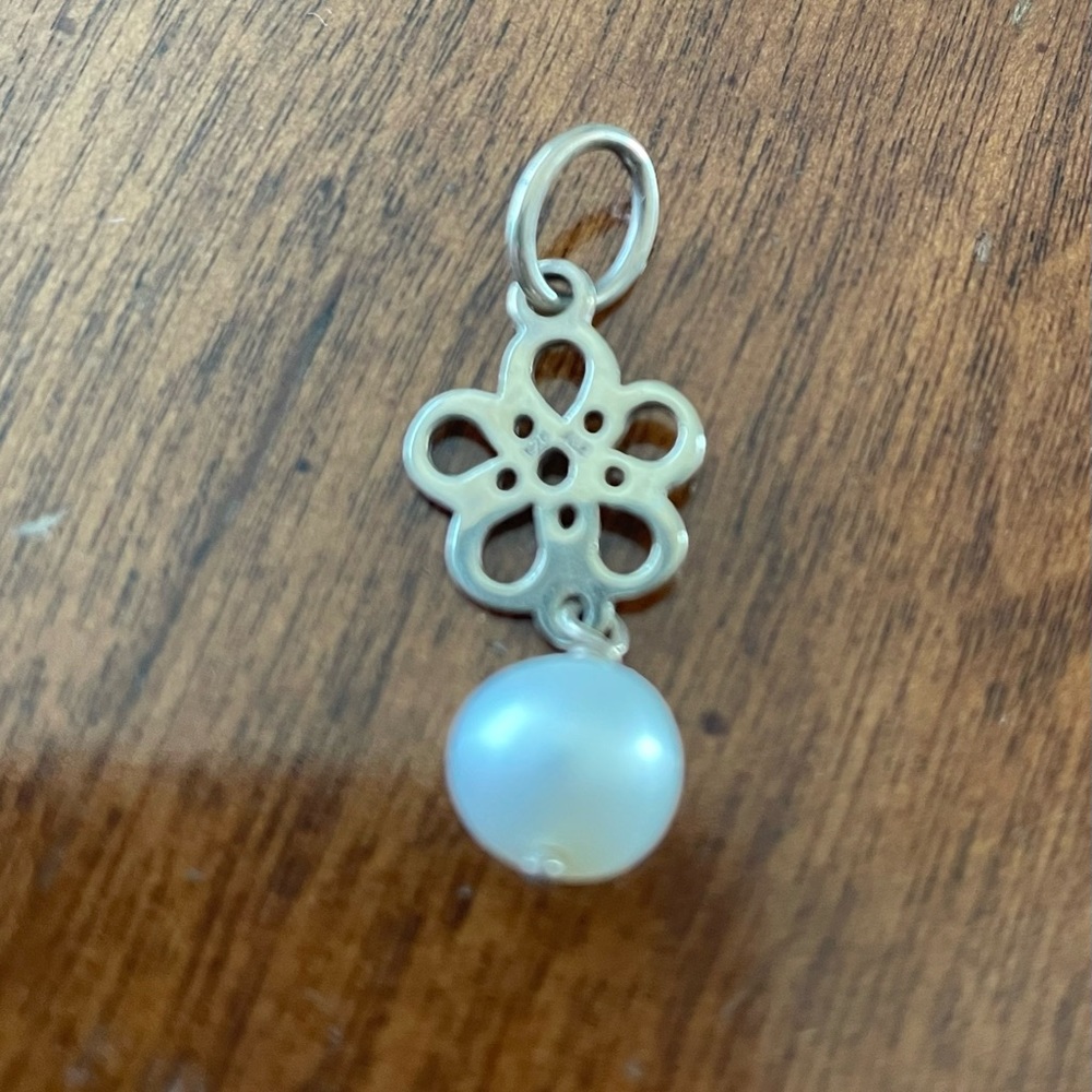 Pandora charm w pearl